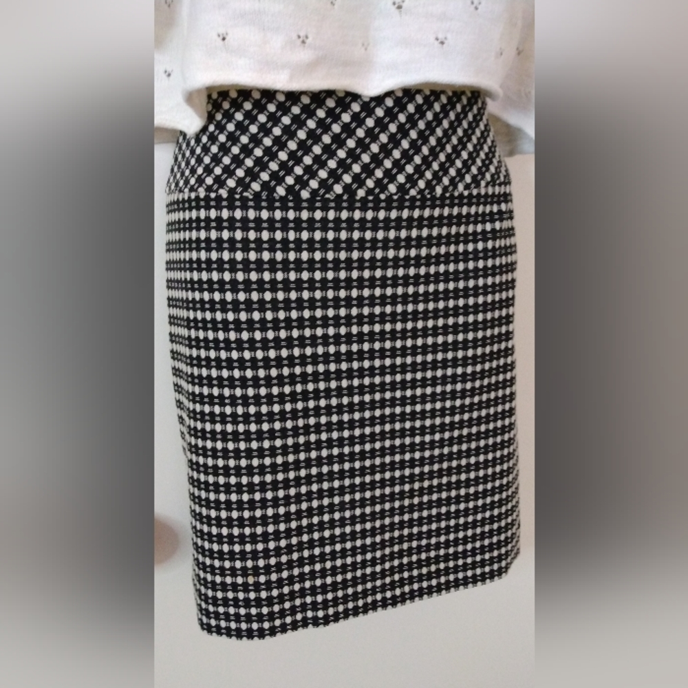 LOFT PETITE SKIRT- LIKE NEW All seasons 6P